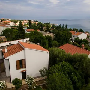 https://apartman-lili-malinska.primorje-gorskikotar.com